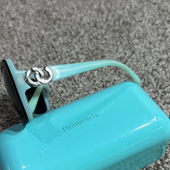 Tiffany & Co. Black Oversized Women's Sunglasses with Tiffany Blue Case - Picture 5 of 14